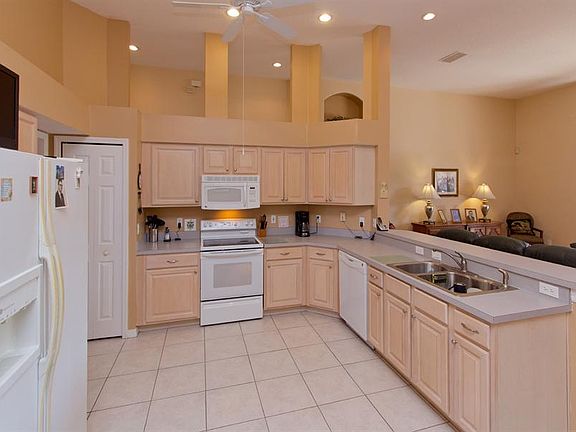 5th image of 743 Uxbridge Ln