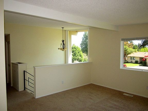 4th image of 504 167th Ave NE