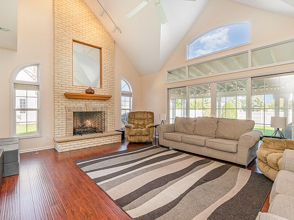 5th image of 9935 Wildflower Ln