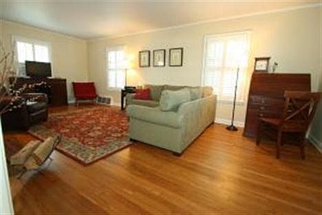 3rd image of 151 W Dominion Blvd