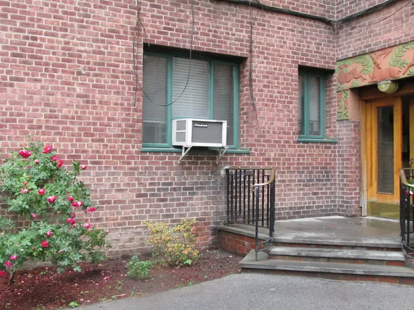 1686 Metropolitan Ave, Bronx, NY 10462