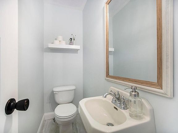4th image of 1006 Franklin Ave