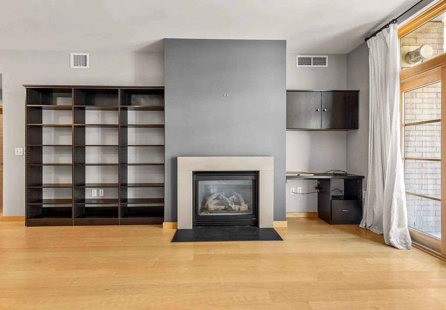 1 bed, 1.0 bath, 762 sqft, $2,350 — Photo 2
