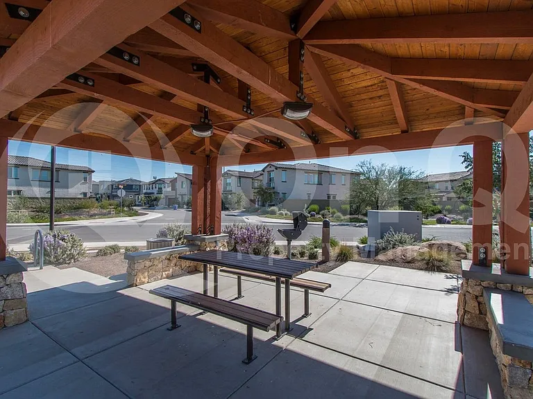 275 E Honeysuckle Pl — Photo 28