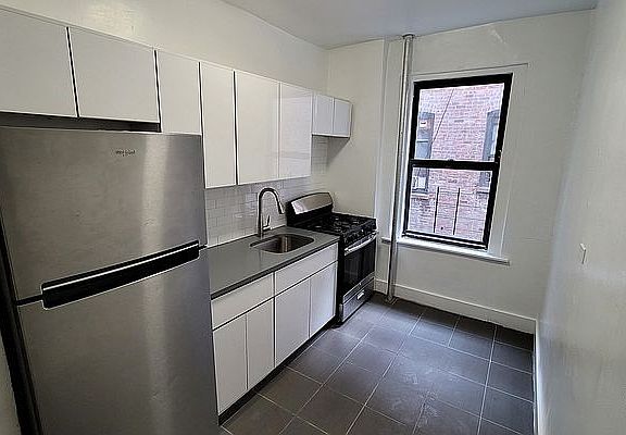 2nd image of 3138 Bailey Ave APT 4D