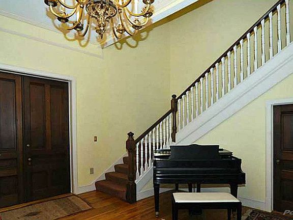 6 Howe Mansion Foyer