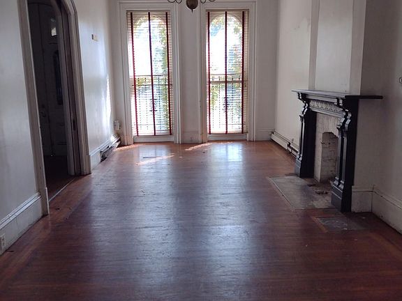 5th image of 3655 Prospect Ave E