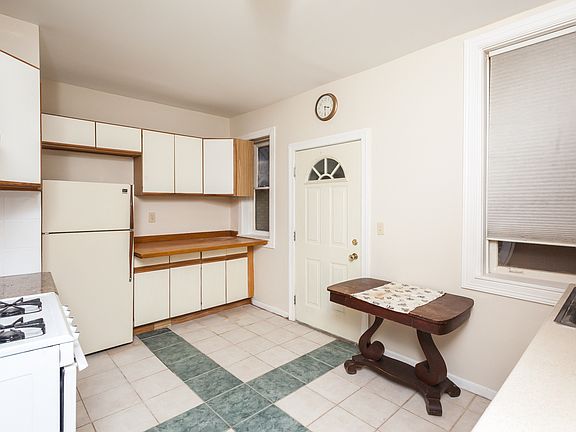5th image of 1604 W Summerdale Ave #1