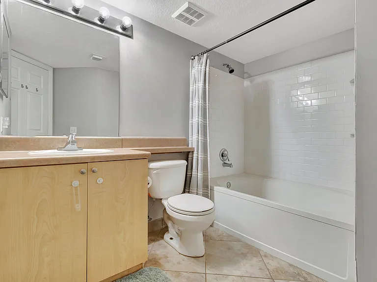 116 Villa Cir #116 — Photo 17