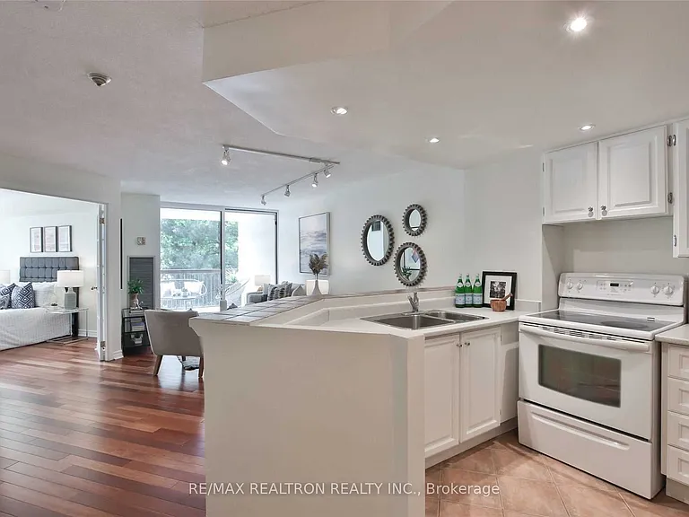 77 Maitland Pl #326 — Photo 4