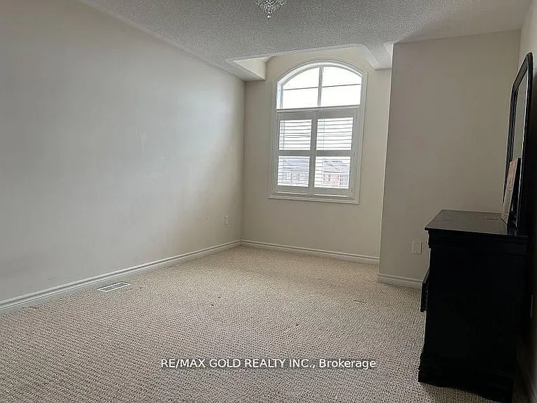 292 Remembrance Rd — Photo 17
