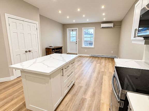 5th image of 2157 Danforth Ave