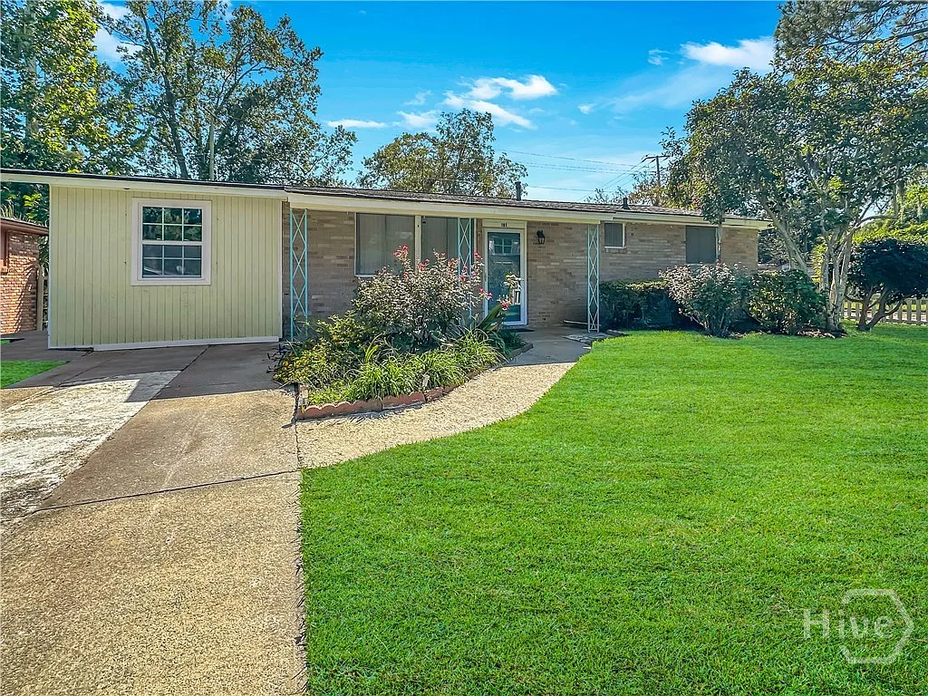 3 bed, 1.0 bath, 1225 sqft, $1,750 — Photo 1
