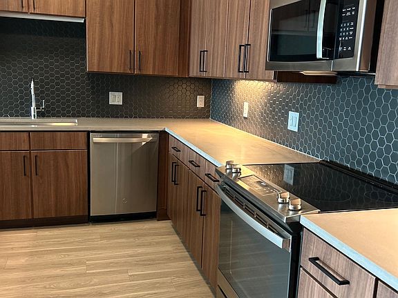 4th image of 399 Grant St #811