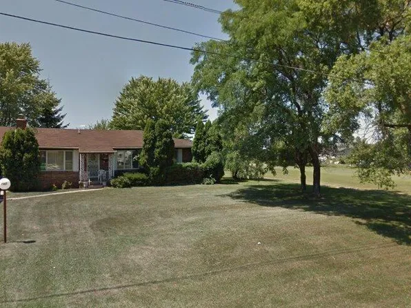 1587 McAlpine Dr, Mt Morris, MI 48458