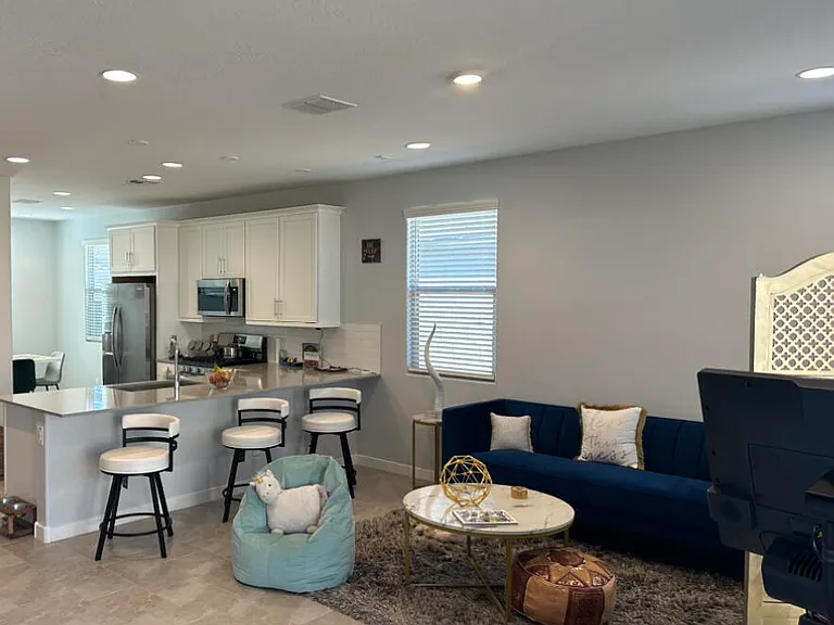 8908 W Solano Dr — Photo 3