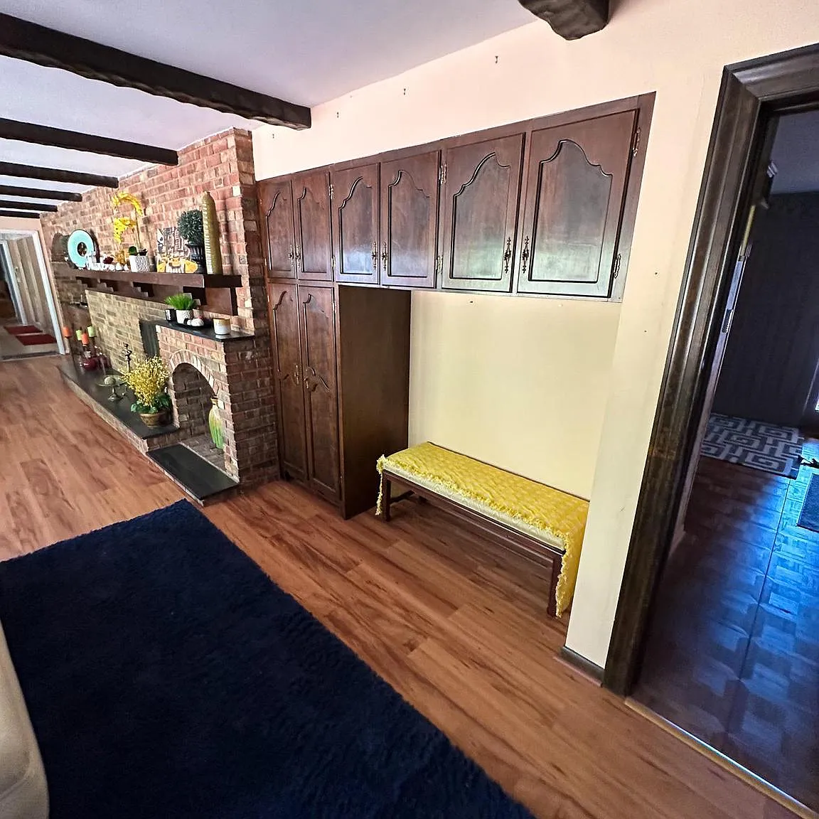 10 bed, 4.5 bath, 7874 sqft, $10,000 — Photo 3