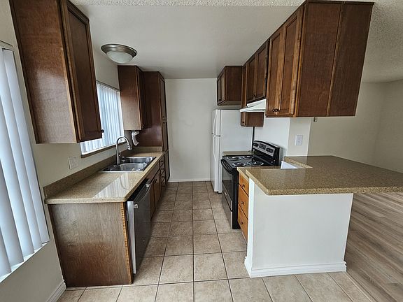 4th image of 1450 Chalcedony St