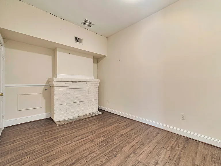1233 W Cary St — Photo 13