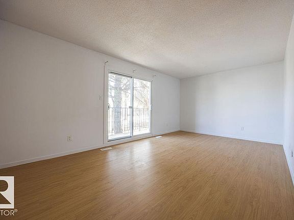 3rd image of 12822/12824 123rd St NW