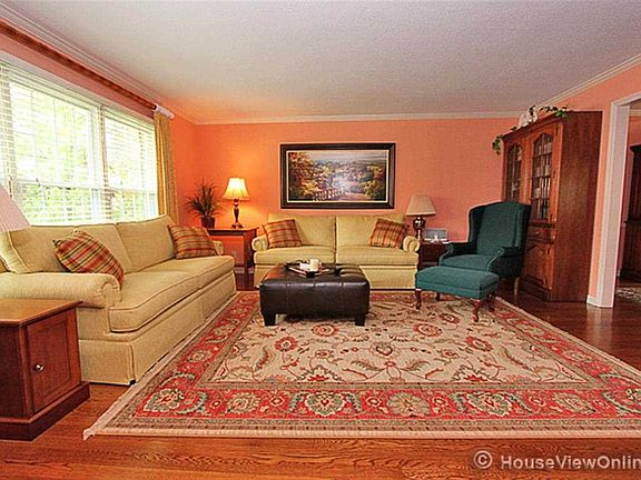 2nd image of 1924 Oak Hills Dr