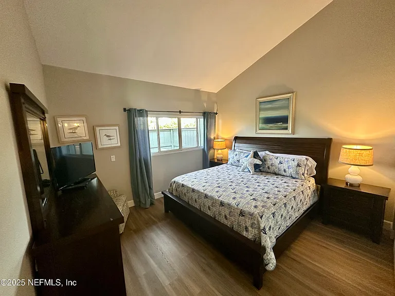 9942 Sawgrass Dr E — Photo 17