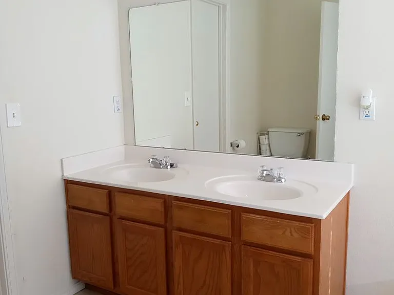 5714 Quay Dr NE — Photo 3