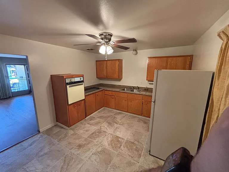 210 Benjamin Ave — Photo 9