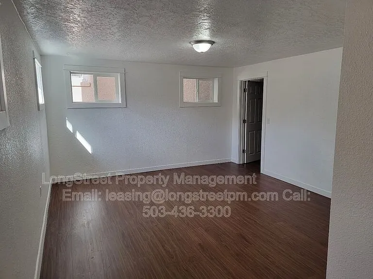 205 NW Kings Blvd #2 — Photo 10