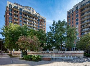 2391 Central Park Dr #906, Oakville, ON L6H0E4