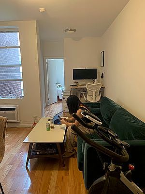 5th image of 423 E 83rd St APT 3E