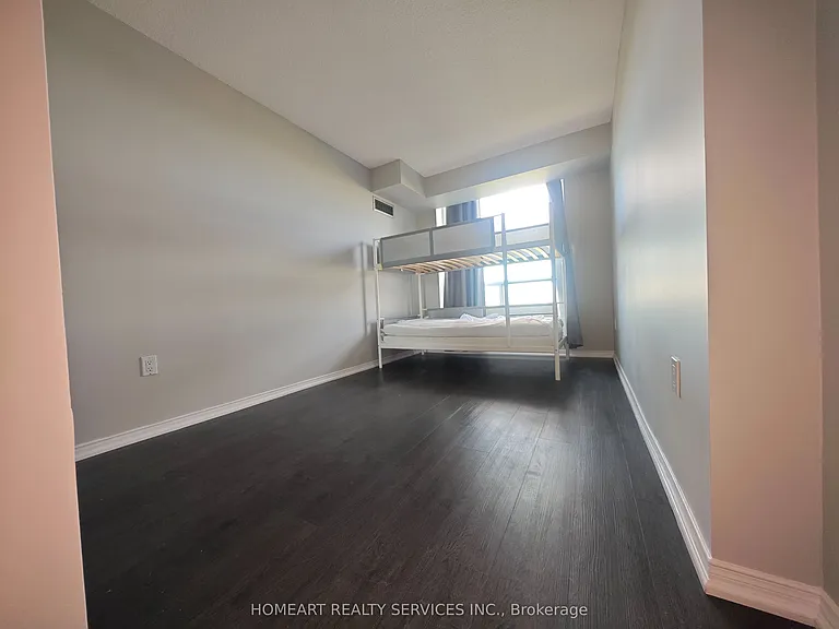 28 Pemberton Ave #1007 — Photo 8