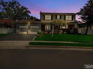 10 Rodak Cir, Edison, NJ 08817