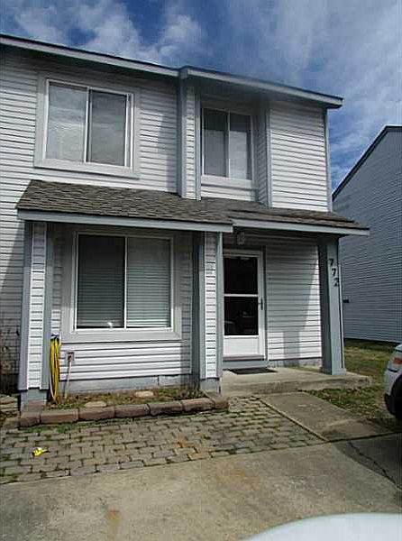 1st image of 772 Quesnel Dr