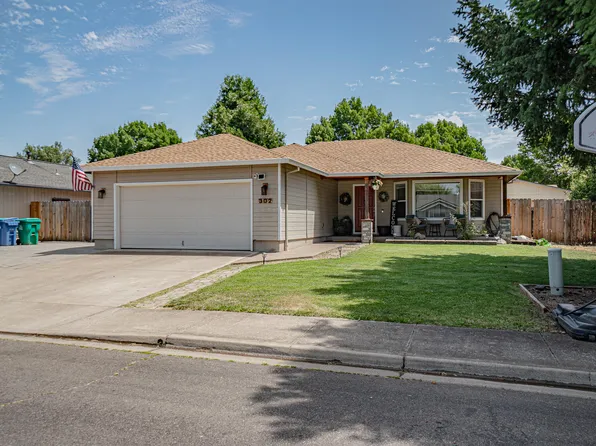 302 Candis Dr, Eagle Pt, OR 97524