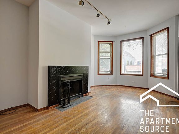 5th image of 2453 N Greenview Ave #1
