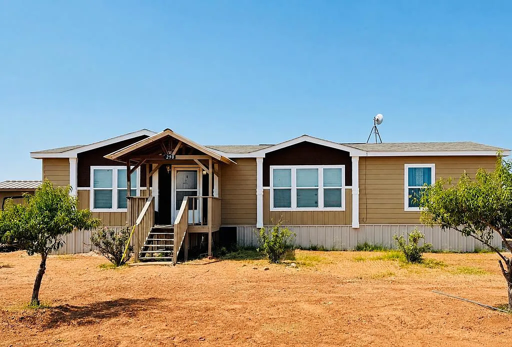 3 bed, 2.0 bath, 1456 sqft, $1,650 — Photo 1