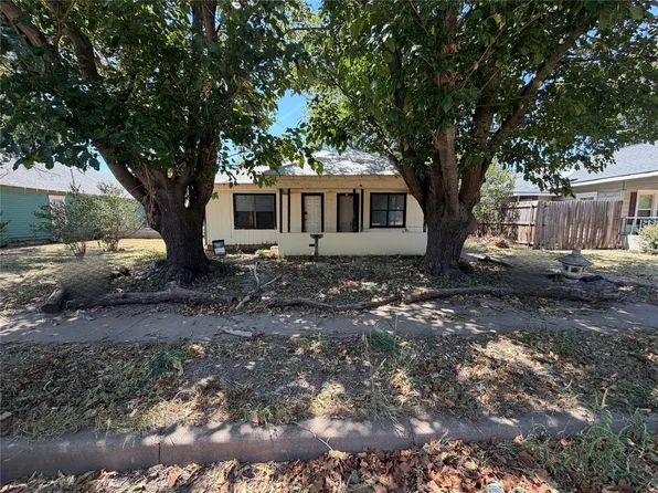503 N Cedar St, Seymour, TX 76380