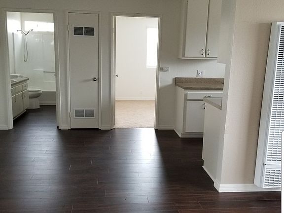 2nd image of 3325 W 139th St APT 4