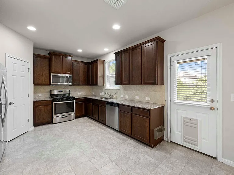 383 Eagle Brook Ln — Photo 11