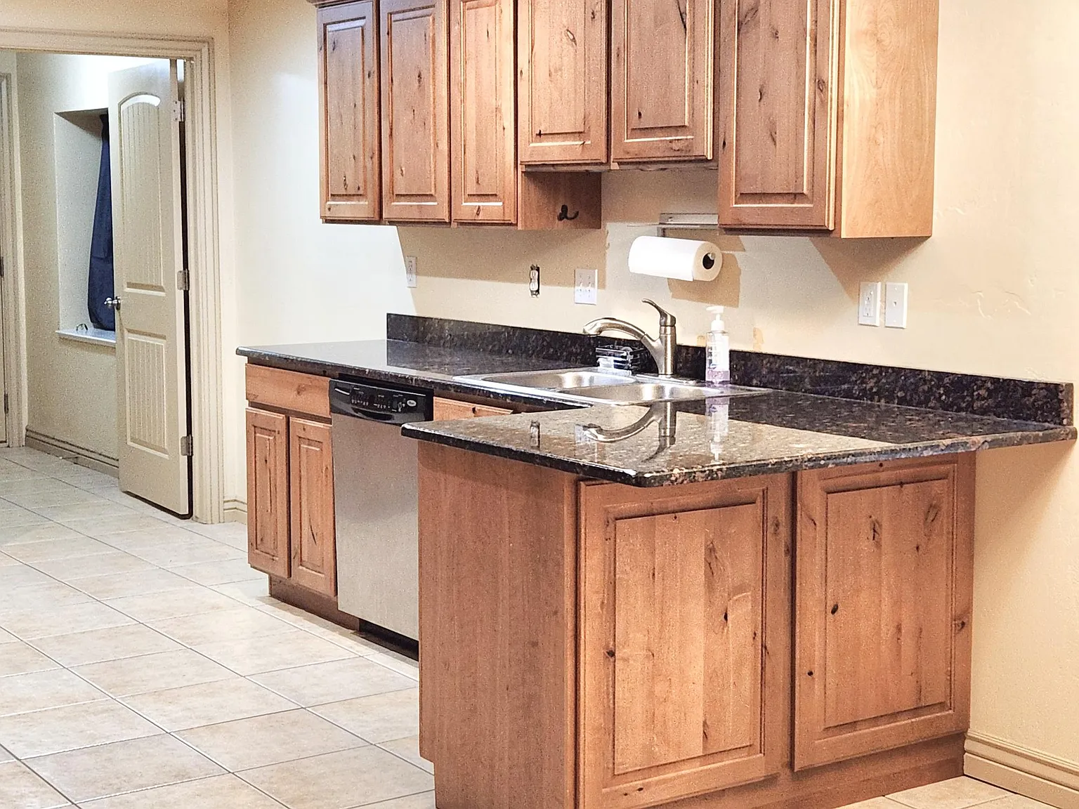 2 bed, 1400 sqft, $1,500 — Photo 2