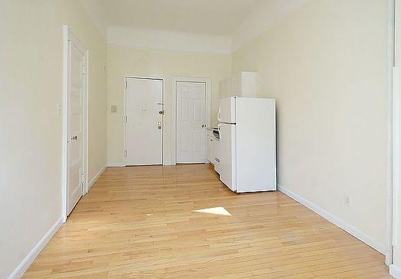 3rd image of 138 Montague St APT 3