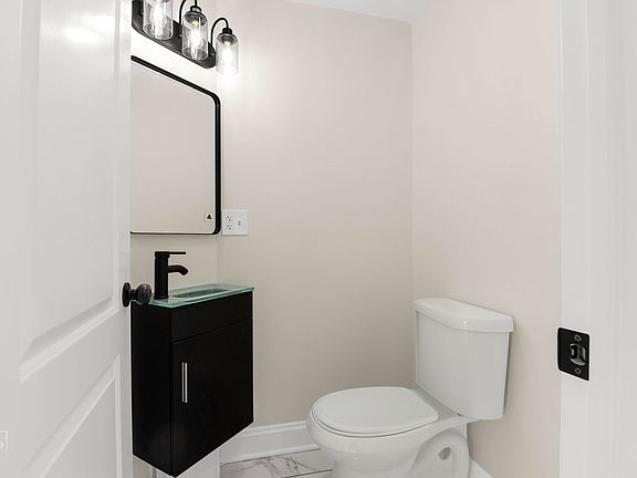 5th image of 3728 S 57th Ave
