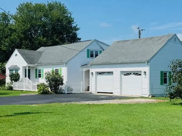 2274 Silverthorne Rd, New Church, VA 23415