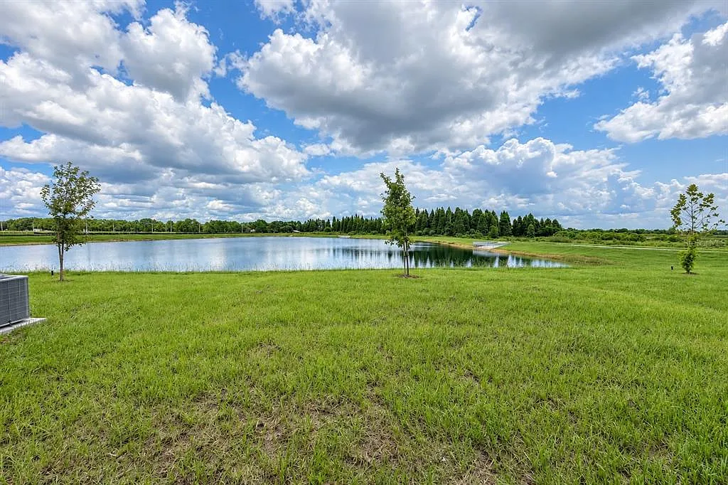 4 bed, 2.5 bath, 1880 sqft, $2,100 — Photo 4