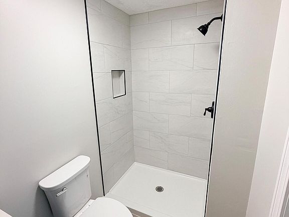 5th image of 3379 Whitney Avenue #5