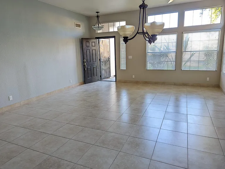 2075 W Riverside St — Photo 7