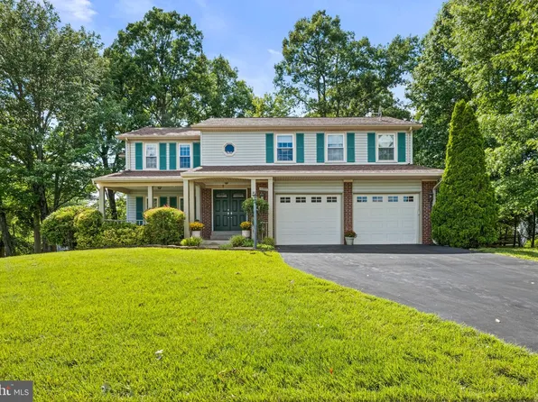 13300 Tuckaway Dr, Fairfax, VA 22033
