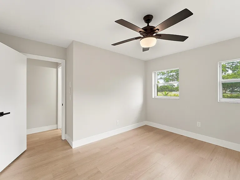 22267 SW 57th Ave — Photo 19