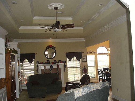 3rd image of 330 Madewood Dr
